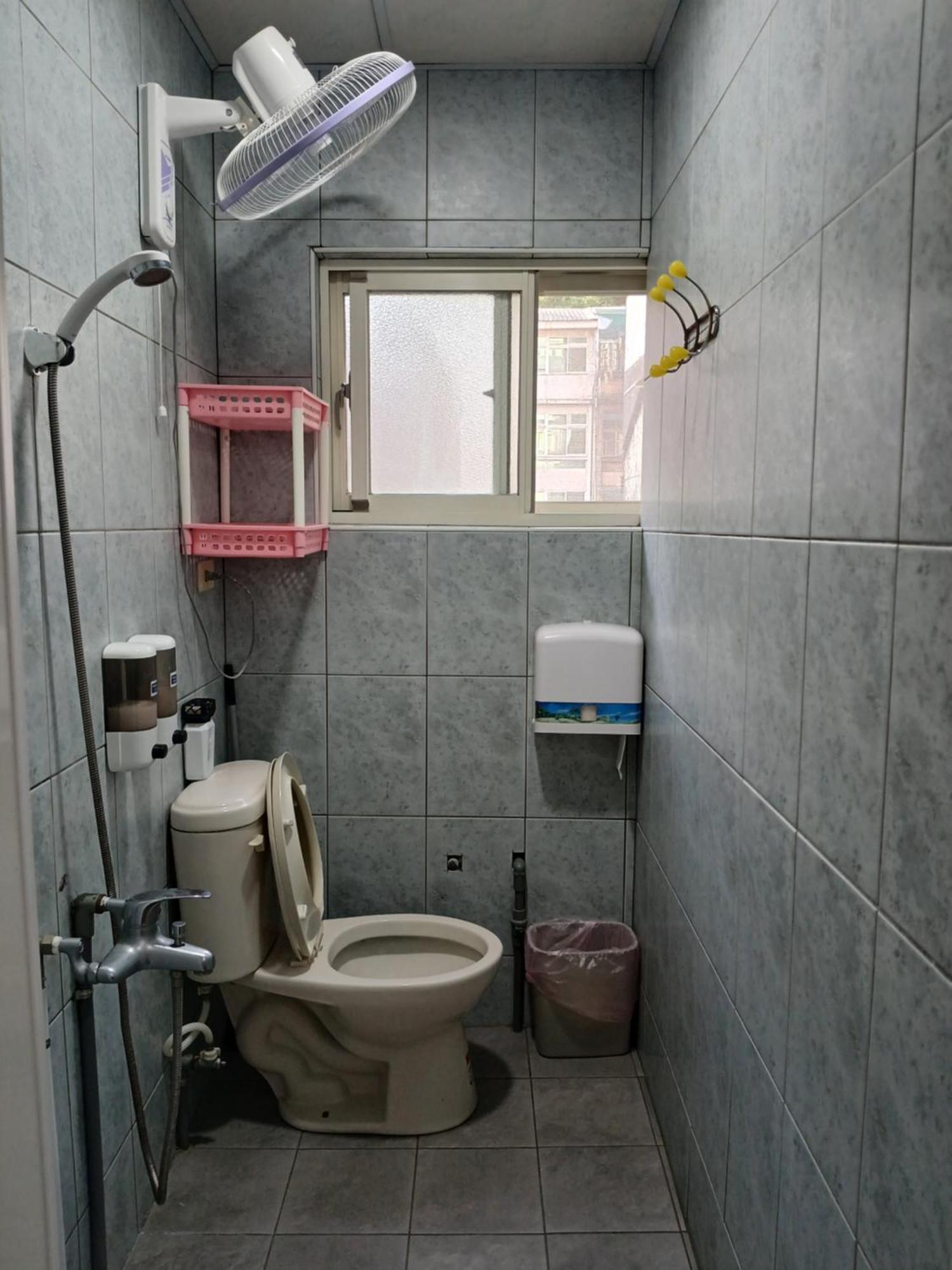 Non-Profit Bee Home Keelung Buitenkant foto